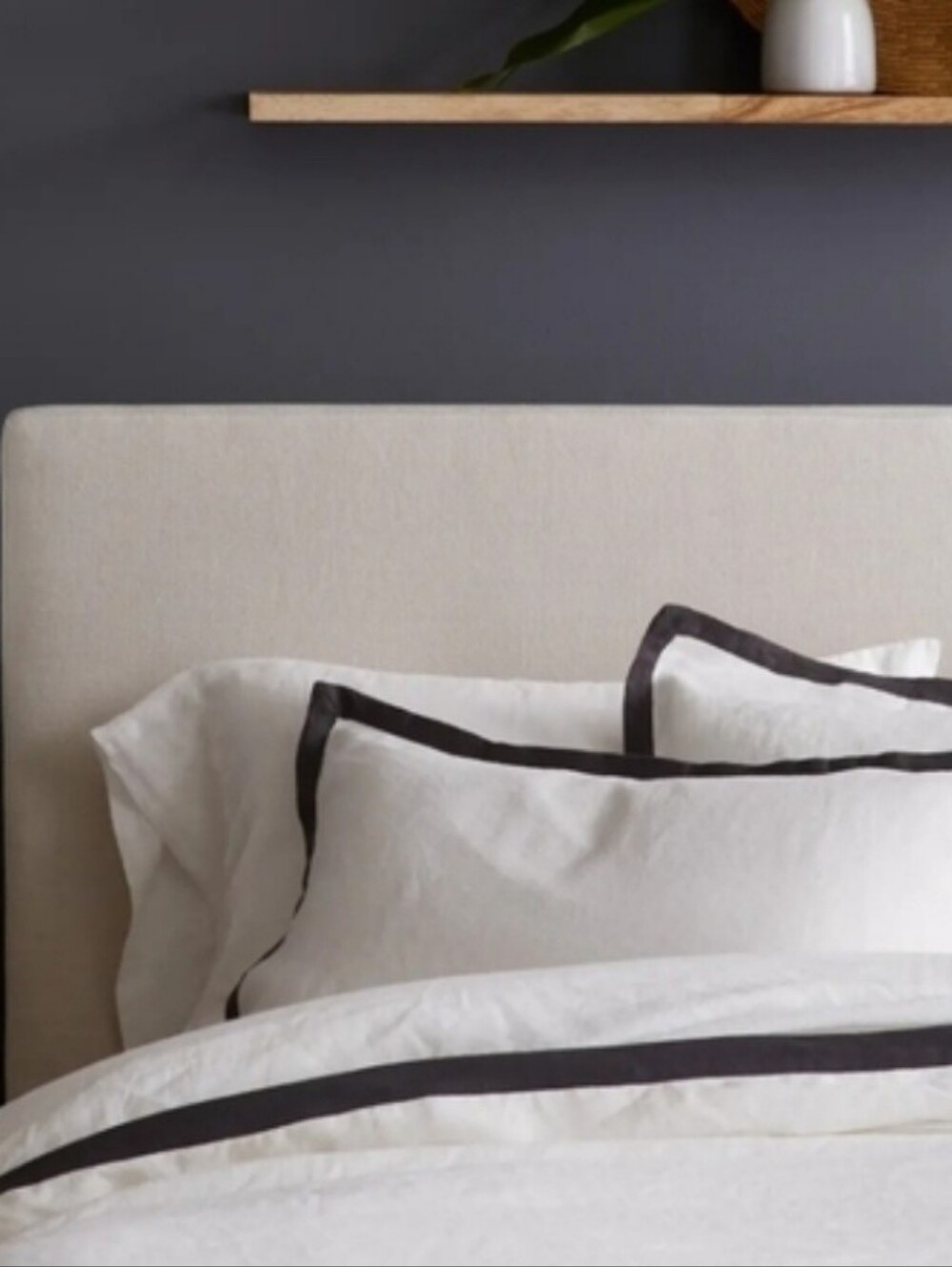 NWOT! Quince Linen Contrast Flange White/ Charcoal King Shams! Set Of 2 (Z7)
